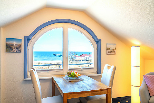 Blick aus dem Fenster zur Seebrücke in Ahlbeck